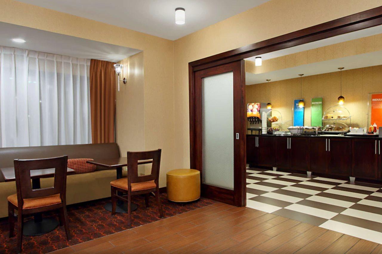 Hampton Inn Columbus-International Airport Гаханна Экстерьер фото